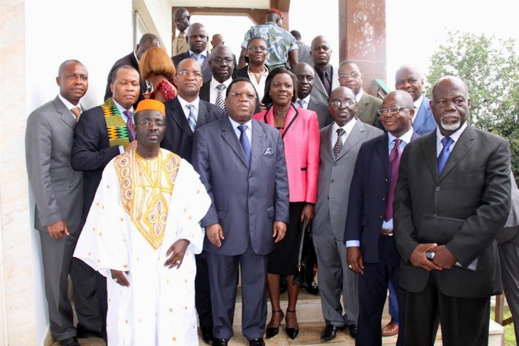 La CEI remet affiches, liste définitive, bulletins aux candidats qui s’engagent au fairplay électoral